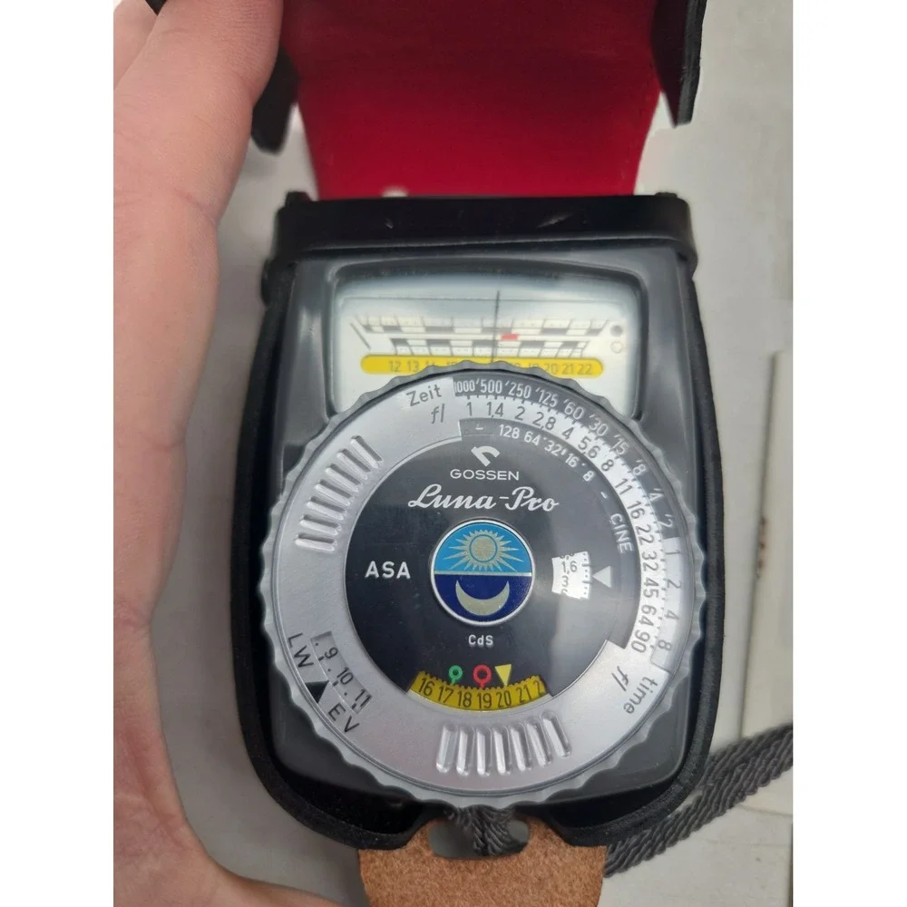 Gossen Luna-Pro Light Meter with Leather Case Box Manual Plus New Batteries